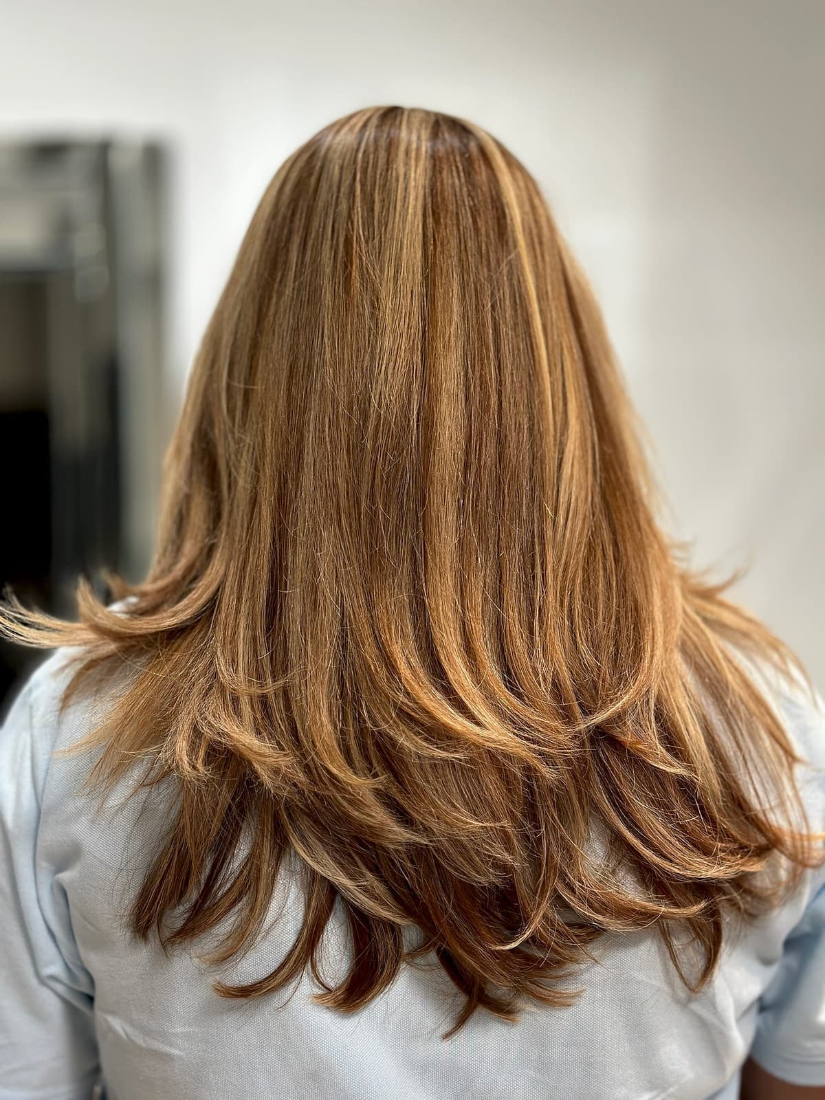 Golden blonde layered hair colour Marbella