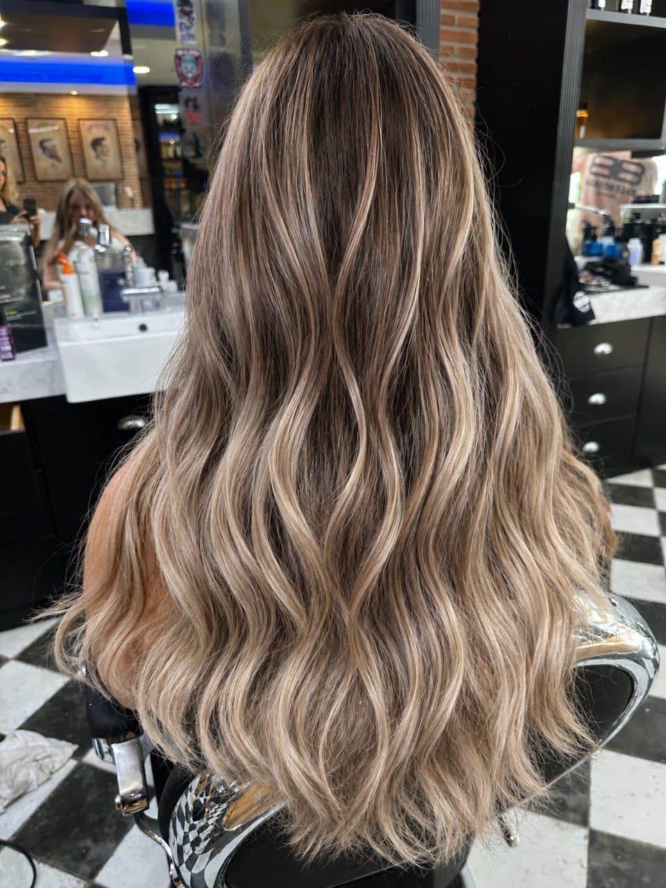Balayage Maintenance in Marbella: When to Get a Root Touch-Up