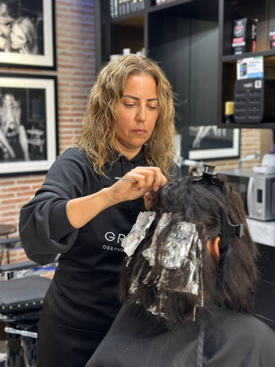 How to Choose a Hairdresser in Marbella for Long-Term Hair Care